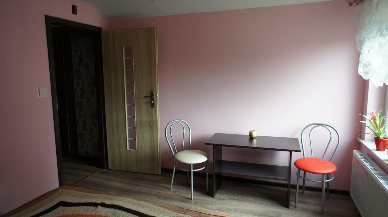 W Cieniu Sosen Hotell Grebow Exteriör bild