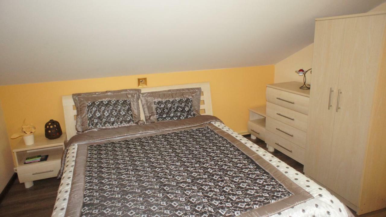 W Cieniu Sosen Hotell Grebow Exteriör bild
